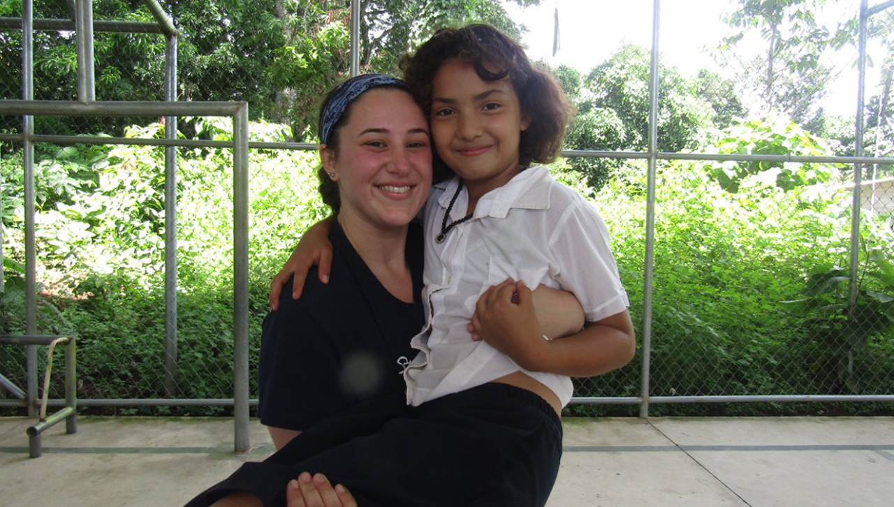 Limone and Sochi, a girl she met in the village in the Salvadoran compo, El Papaturro.